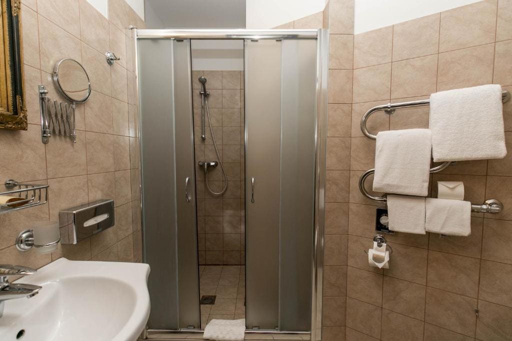 Standard Twin Room room - Image 2