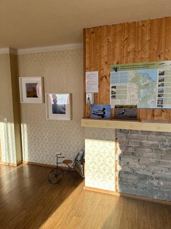 Deluxe Family Room room - Image 2