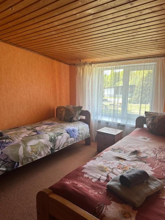 Deluxe Family Room room - Image 3