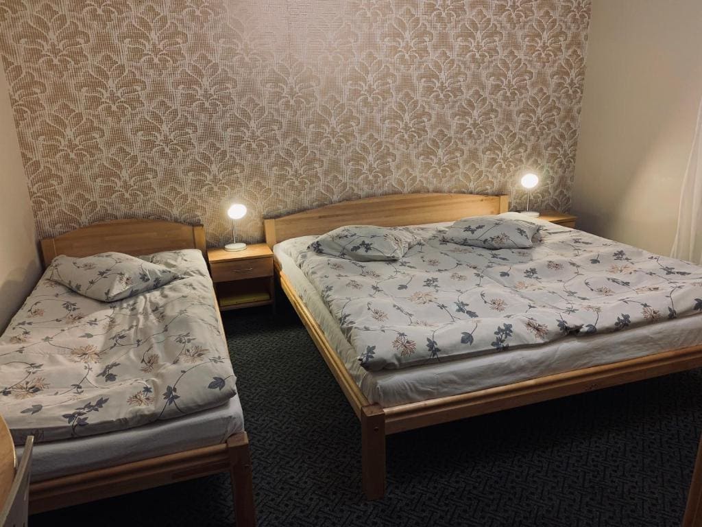 Standard Family Room room - Image 2
