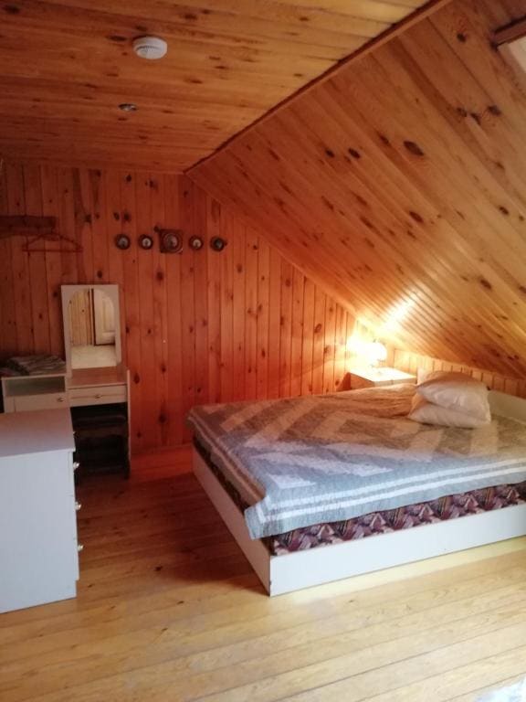 Five-Bedroom House room - Image 3