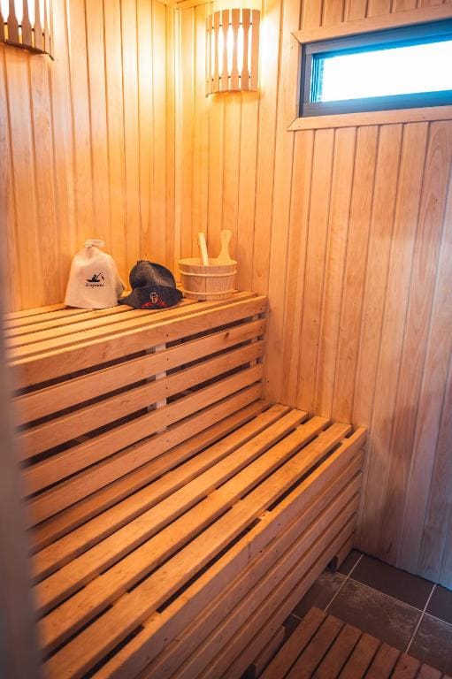Mobile Home room - Image 3