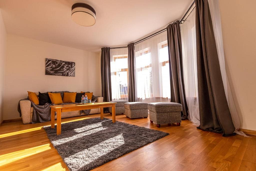 Standard Family Room room - Image 3