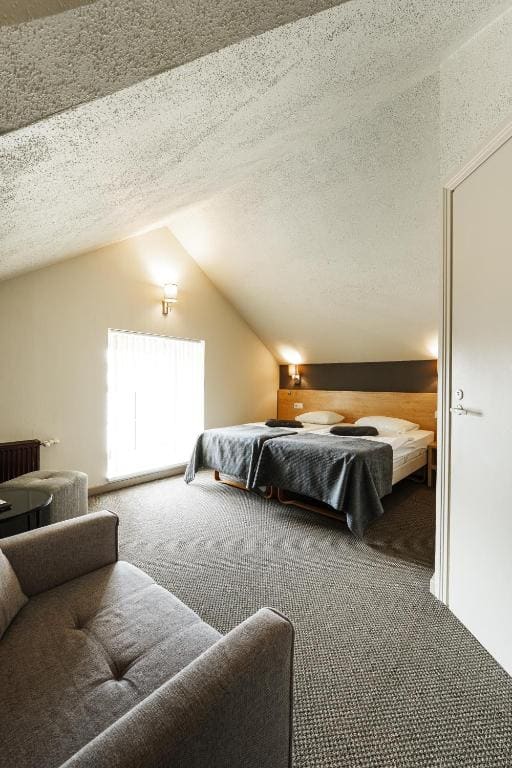 Family Room room - Image 3