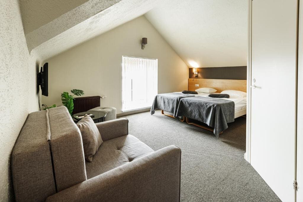 Family Room room - Image 1