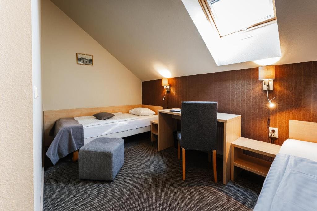Standard Twin Room room - Image 3
