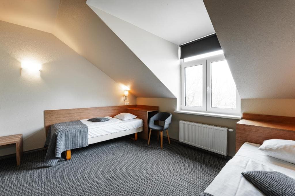 Business Twin Room room - Image 2