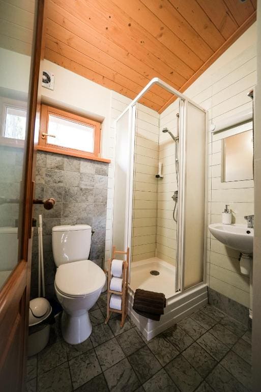 Family Bungalow room - Image 3