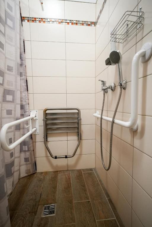 Three-Bedroom House room - Image 2