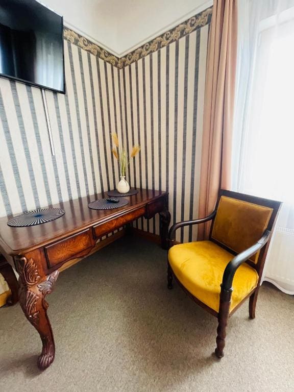 Deluxe Double or Twin Room room - Image 3