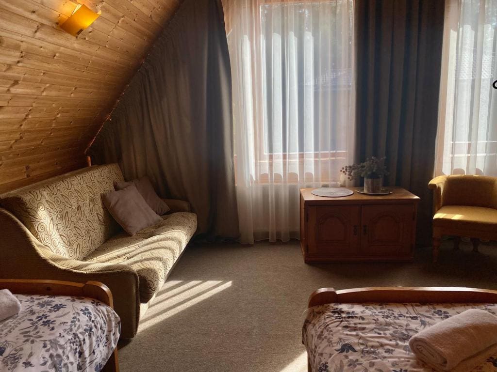Twin Room with Extra Bed room - Image 2