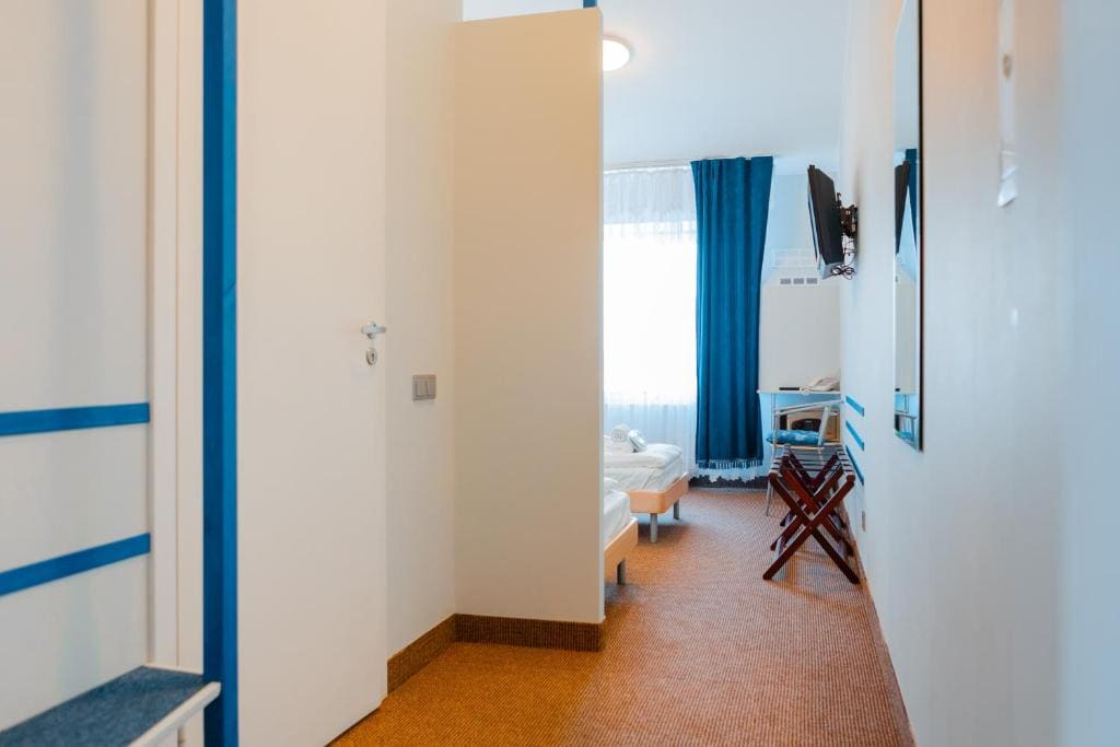 Deluxe Twin Room room - Image 1