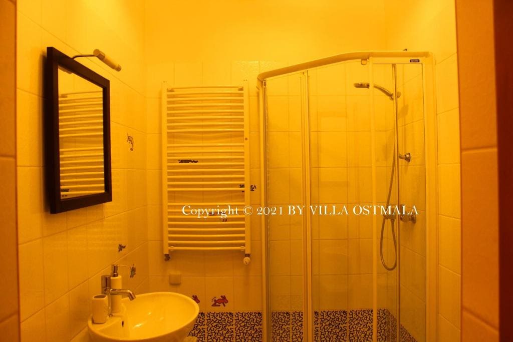 Quadruple Room with Private Bathroom room - Image 1