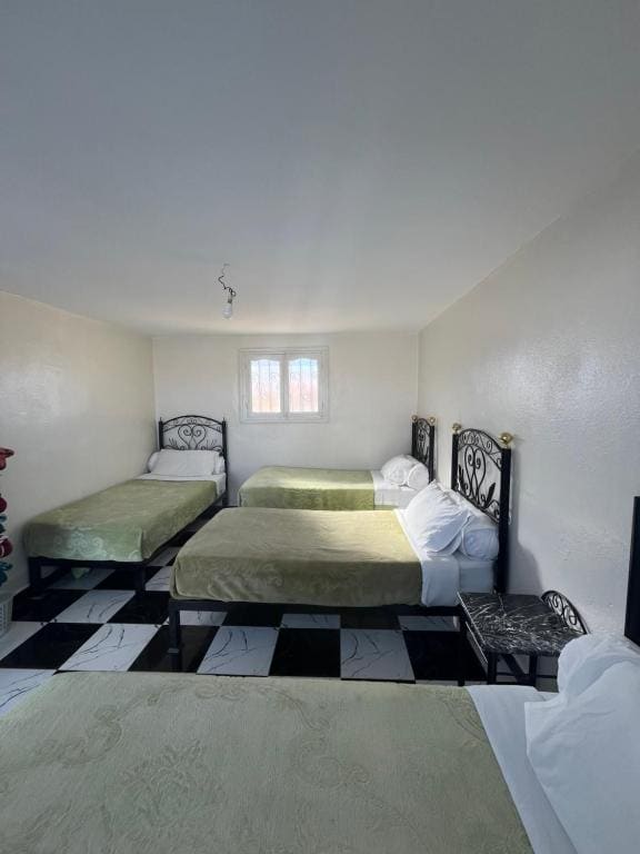 Quadruple Room room - Image 2