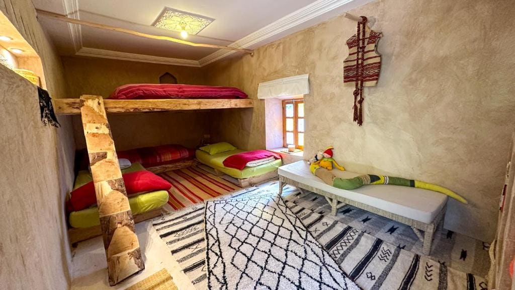 Family Room room - Image 1