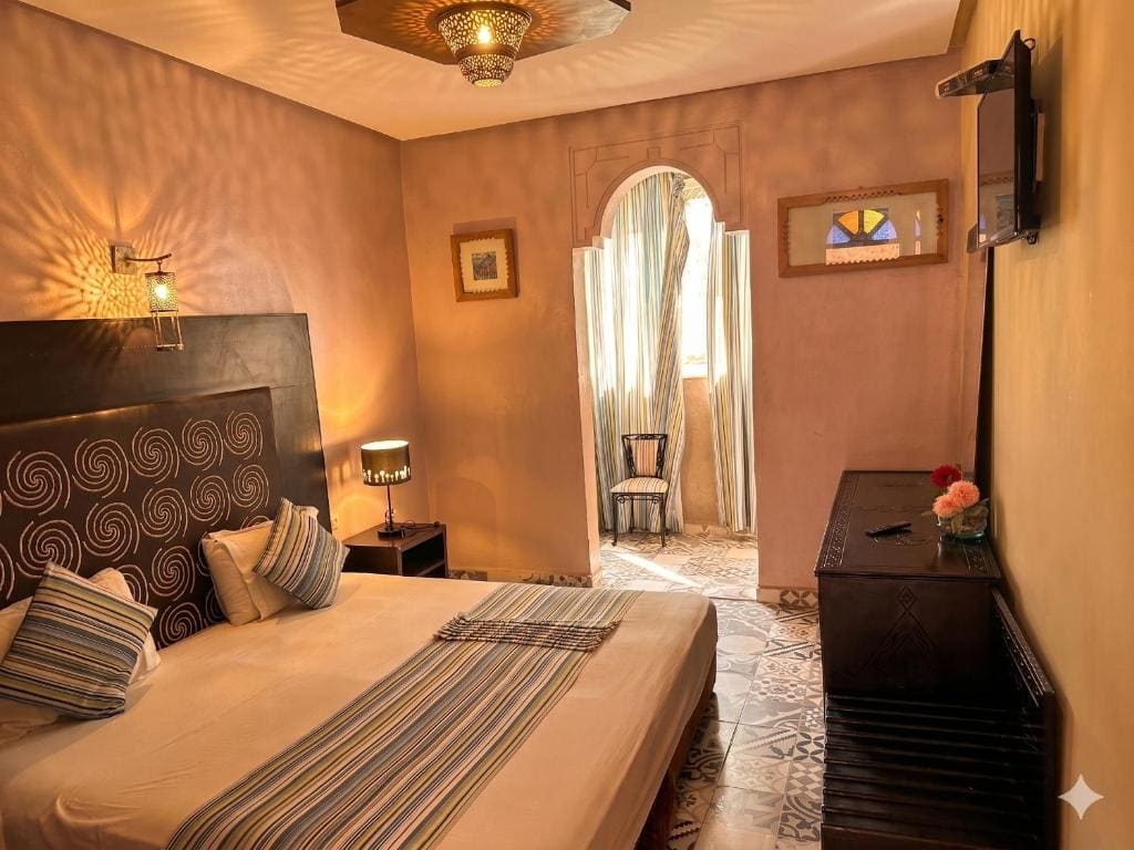 Deluxe Room room - Image 2