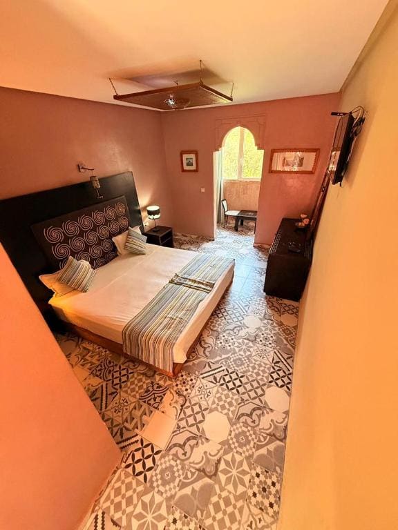 Double Room with Balcony room - Image 2