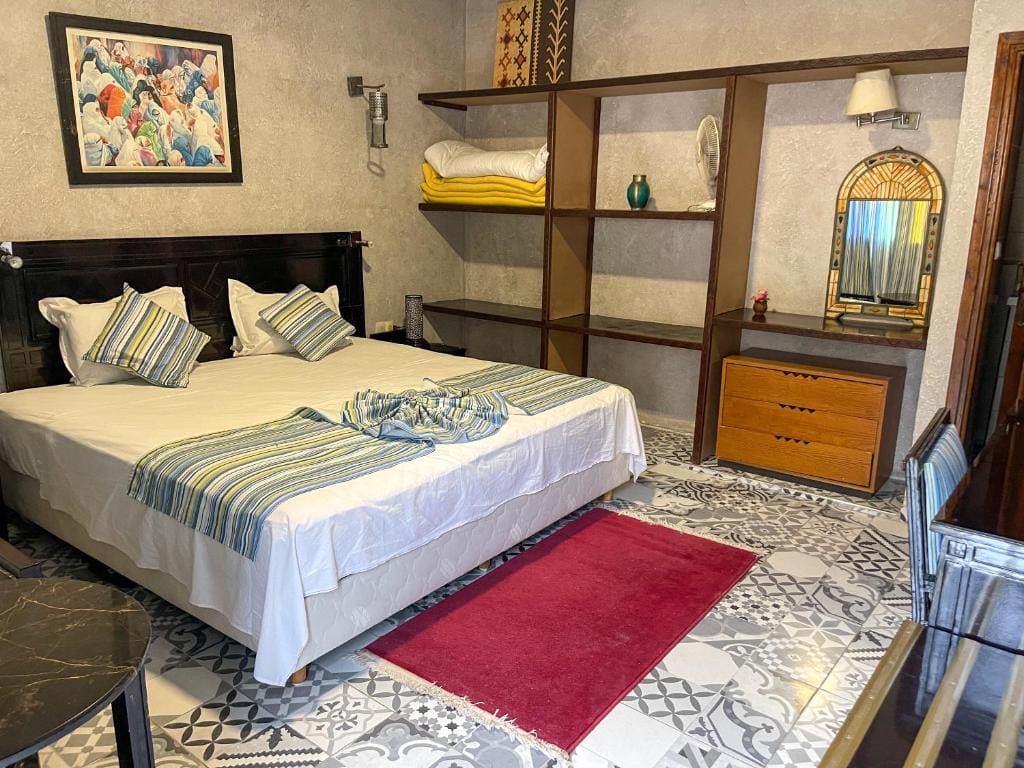 Double Room with Pool View room - Image 3