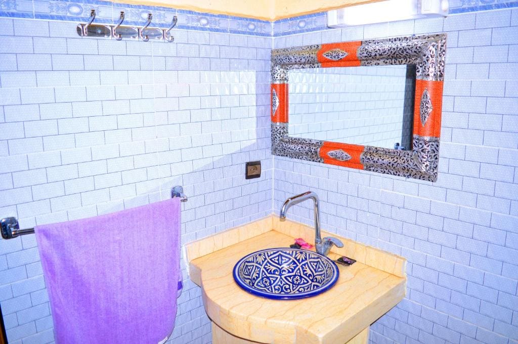 Standard Triple Room room - Image 2