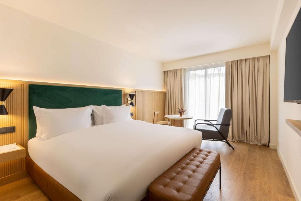 King Suite with Sofa Bed - Non-Smoking room - Image 1