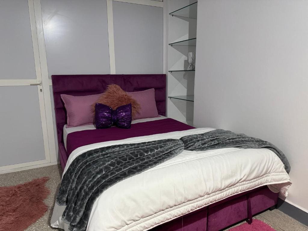 Double Room with Pool View room - Image 3