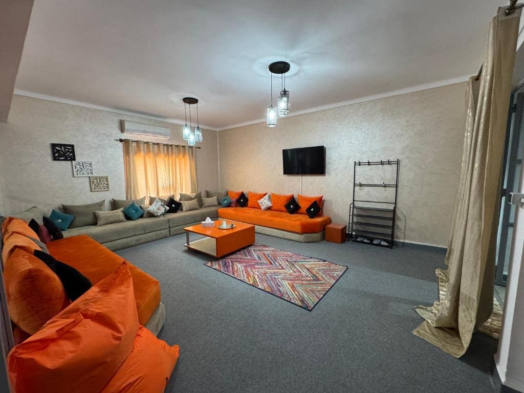 Family Room room - Image 3