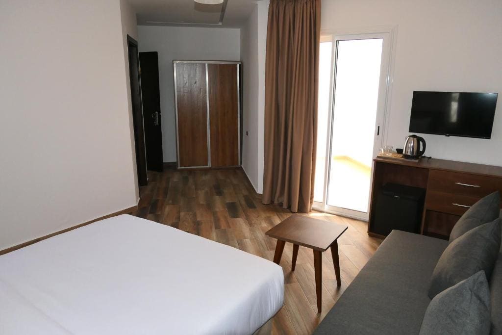 Room room - Image 3