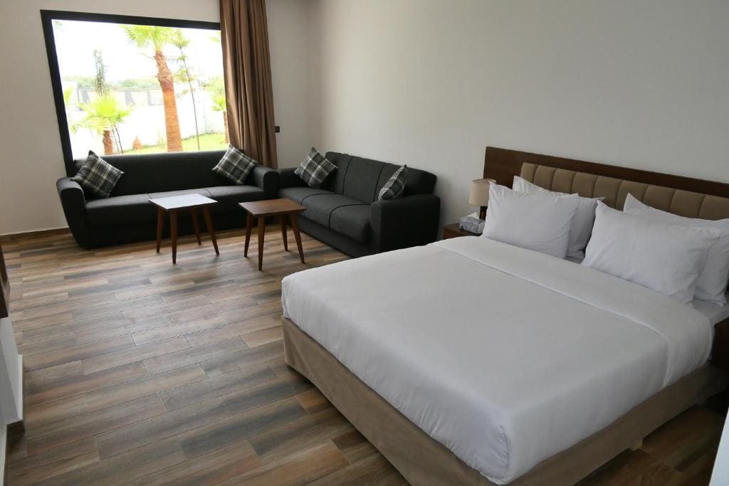 Room room - Image 2
