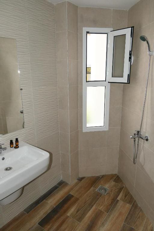 Family Room room - Image 3