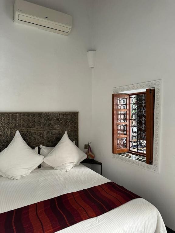 Economy Quadruple Room room - Image 3