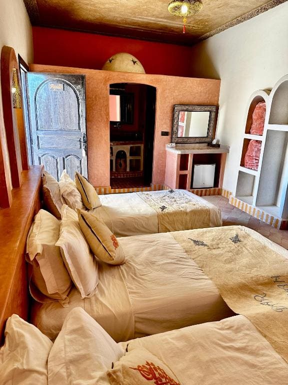 Deluxe Triple Room room - Image 2