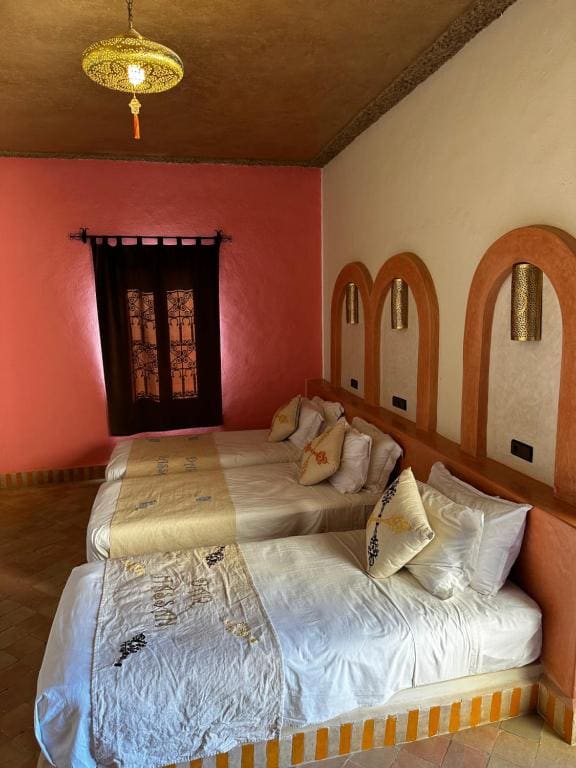 Deluxe Twin Room room - Image 1