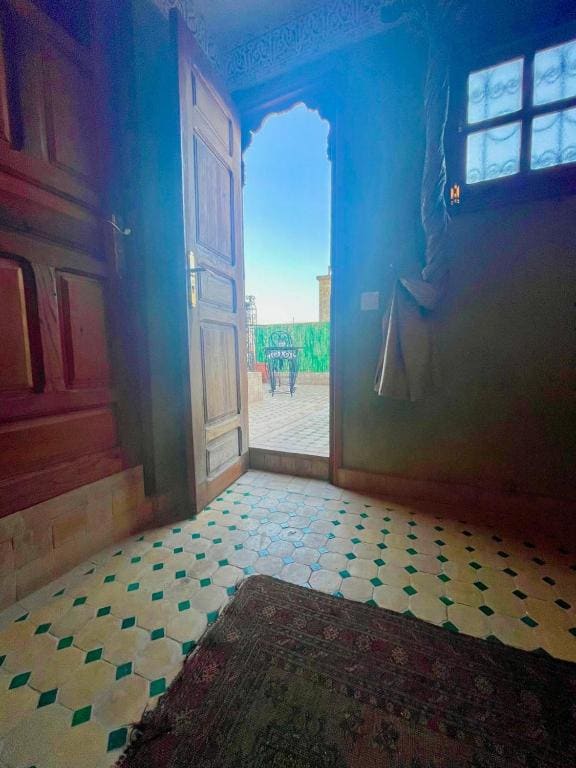 Double Room with Balcony room - Image 3