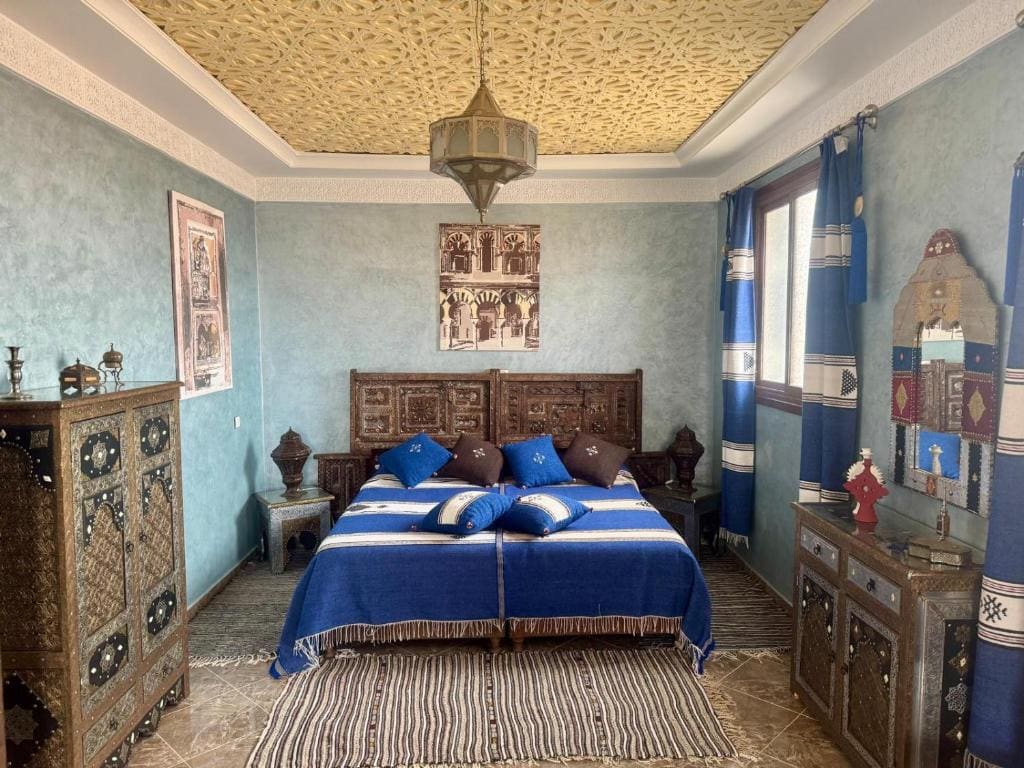 Three-Bedroom Apartment room - Image 1