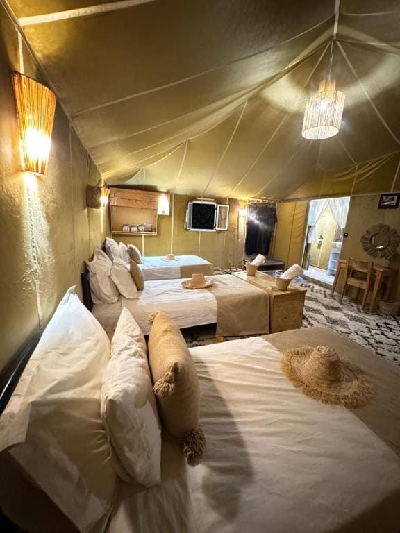 Tent room - Image 1