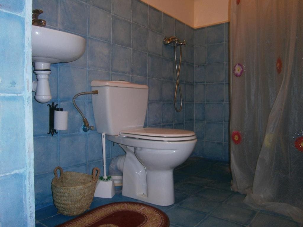 Family Room with Private Bathroom room - Image 2