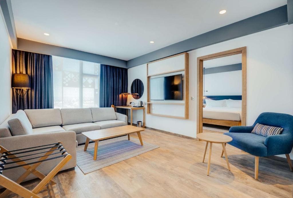 One-Bedroom King Suite room - Image 2