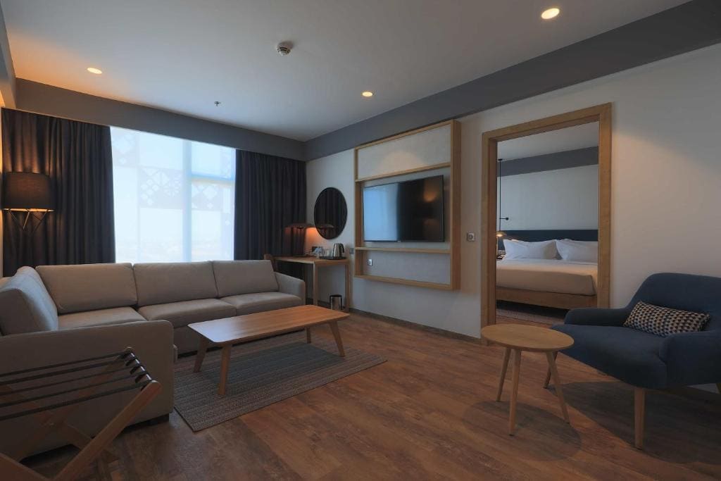 One-Bedroom King Suite room - Image 3