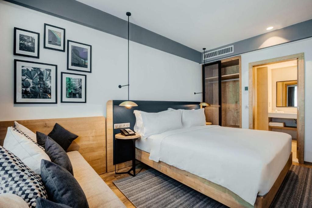 One-Bedroom King Suite room - Image 1