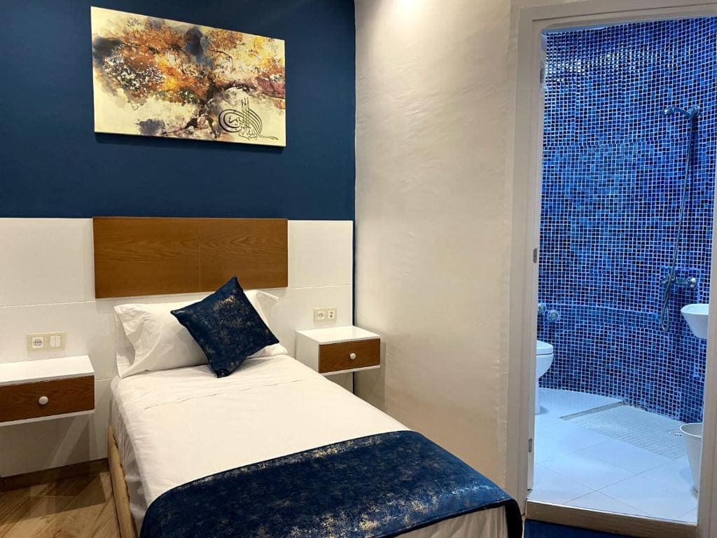Small Single Room room - Image 2