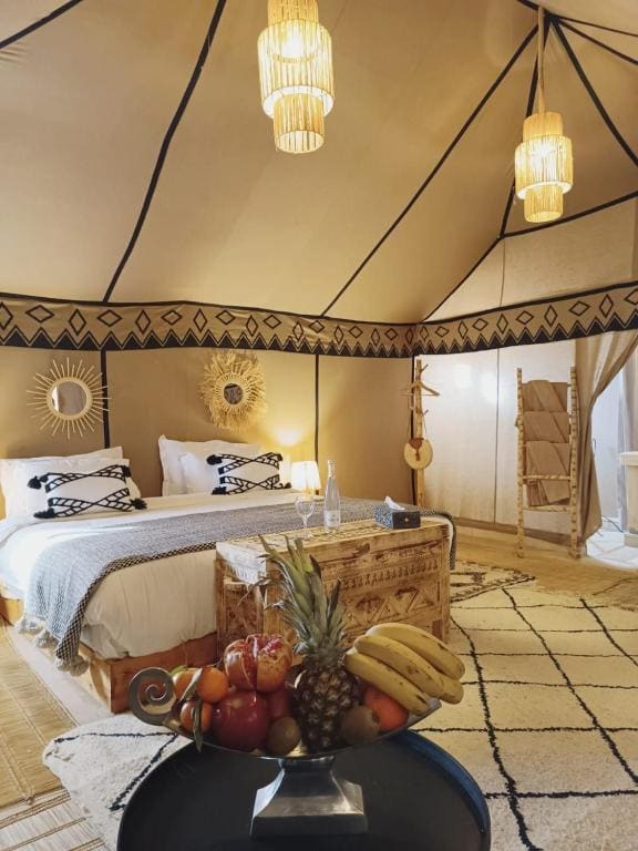 Deluxe Double Tent with Desert View room - Image 3
