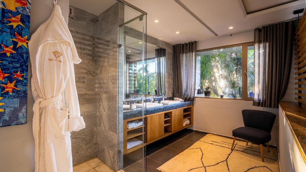 Deluxe King Room room - Image 1