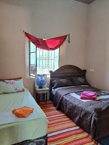 Family Room with Shared Bathroom room - Image 2