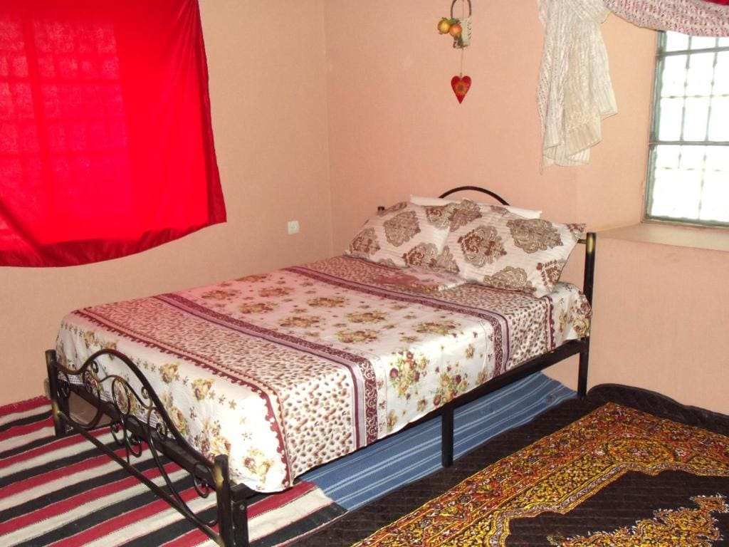 Family Room with Shared Bathroom room - Image 1