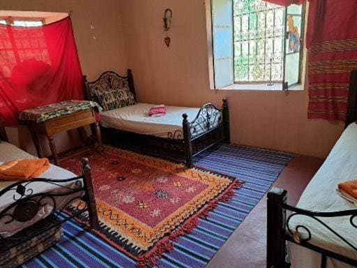 Triple Room with Shared Bathroom room - Image 2