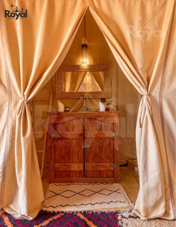 Deluxe Room room - Image 3