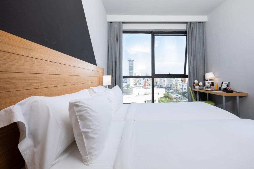 Superior Twin Room room - Image 3