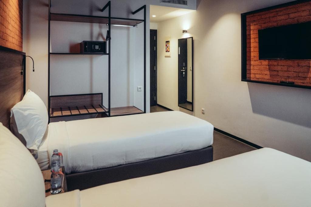ONOMO Queen Suite room - Image 3