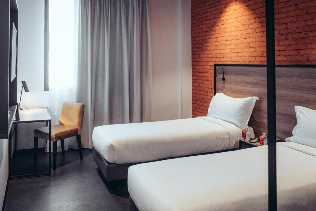 Superior Twin Room room - Image 3