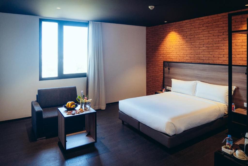 ONOMO Queen Suite room - Image 2